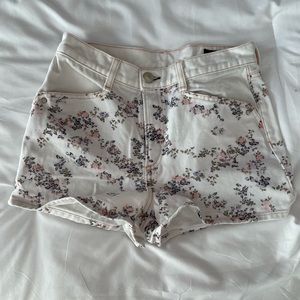 Rag & Bone white floral high waisted shorts in a size 26.